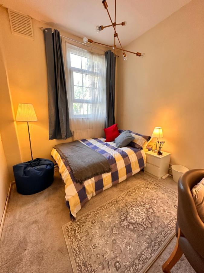 2 Amazing Double In Whitechapel * Londra