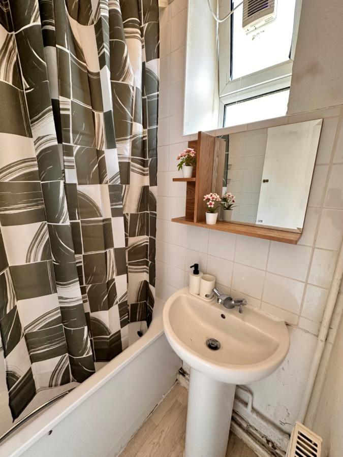 2 Amazing Double In Whitechapel * Londra